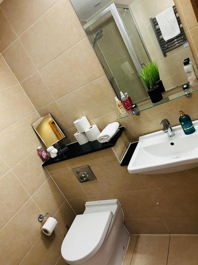Spacious 3-Bed 3-Bath Luxury Apartment With Balcony Hyde Park Londra Esterno foto