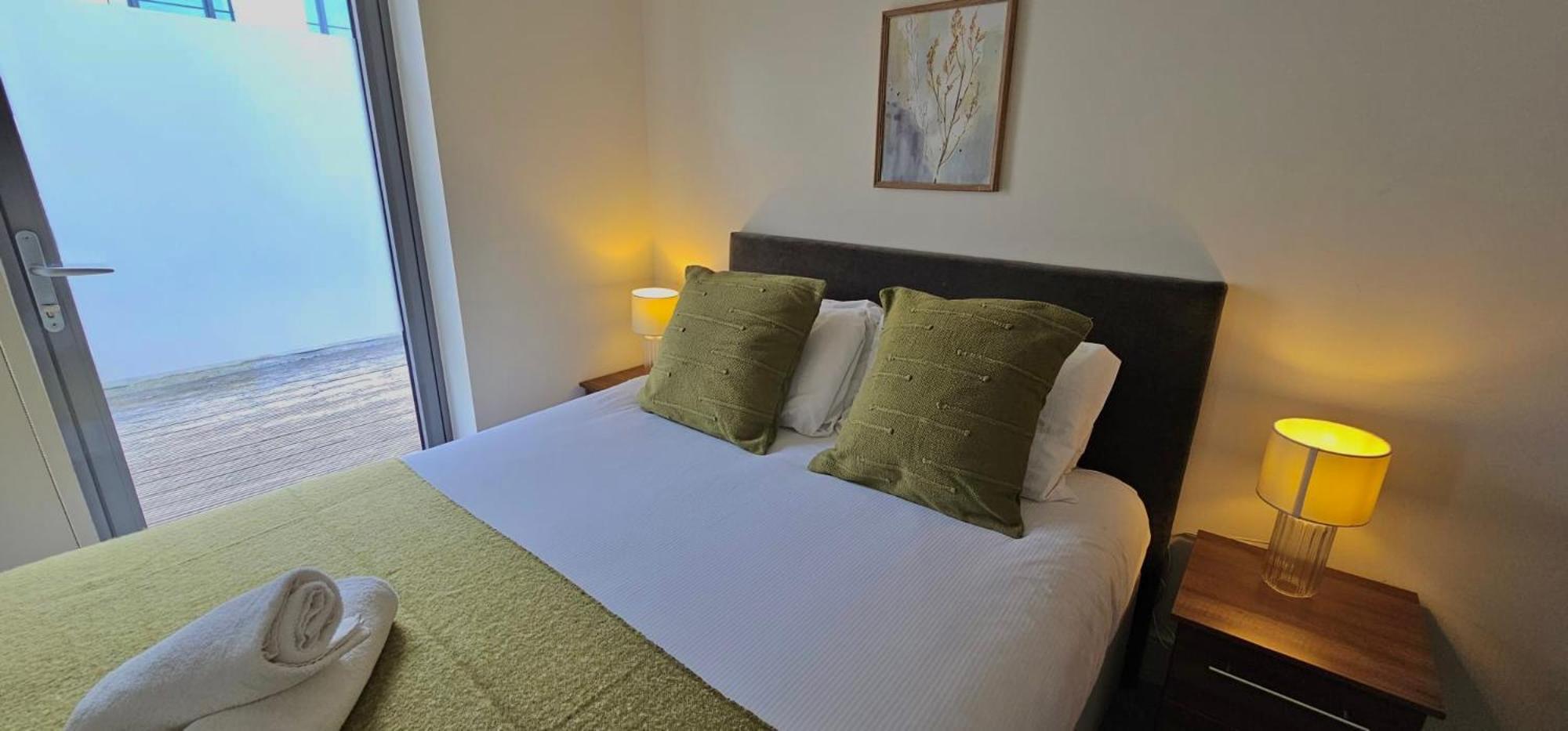 Spacious 3-Bed 3-Bath Luxury Apartment With Balcony Hyde Park Londra Esterno foto